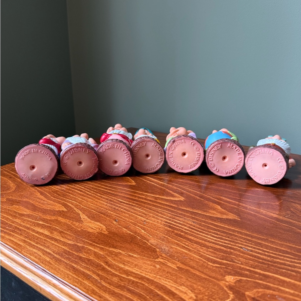 Disney Seven Dwarfs Vintage Squeak Toy Figurine Full Lot Set of 7 Like New - Picture 3 of 12